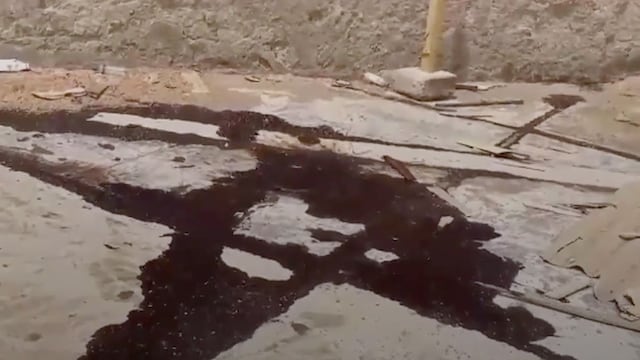 Talara: reportan brote de petróleo en medio de patio de colegio