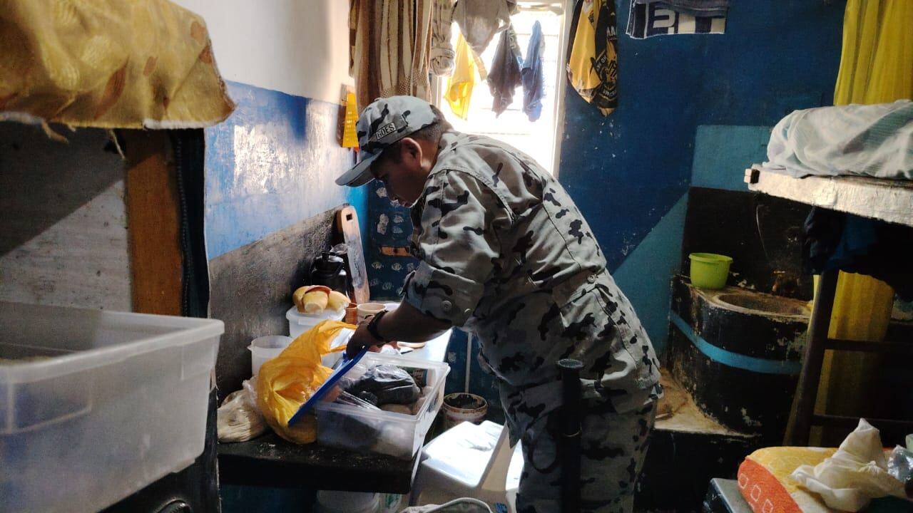 El objetivo de esta acción es detectar e impedir que desde el interior del recinto penitenciario puedan ejecutarse ilícitos penales que afecten la seguridad ciudadana.