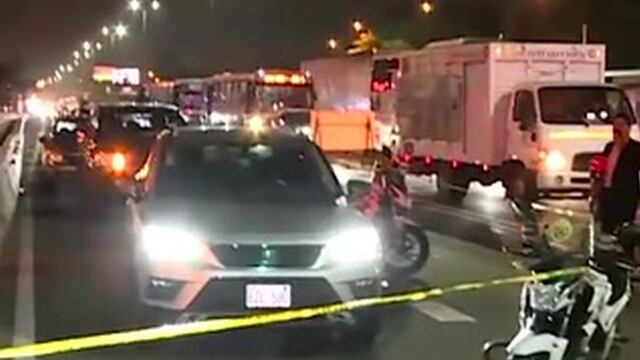 Delincuentes abandonan camioneta robada con arma de fuego al interior en la Panamericana Sur