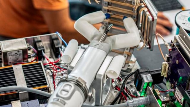 Así es el primer robot quirúrgico que será usado en la Estación Espacial Internacional