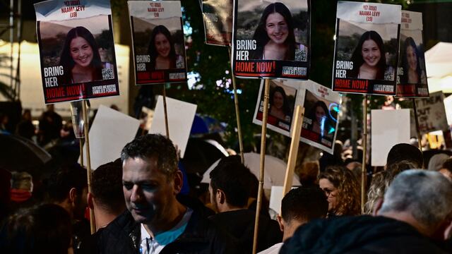 Familias de rehenes israelíes perturban discurso de Netanyahu ante el Parlamento