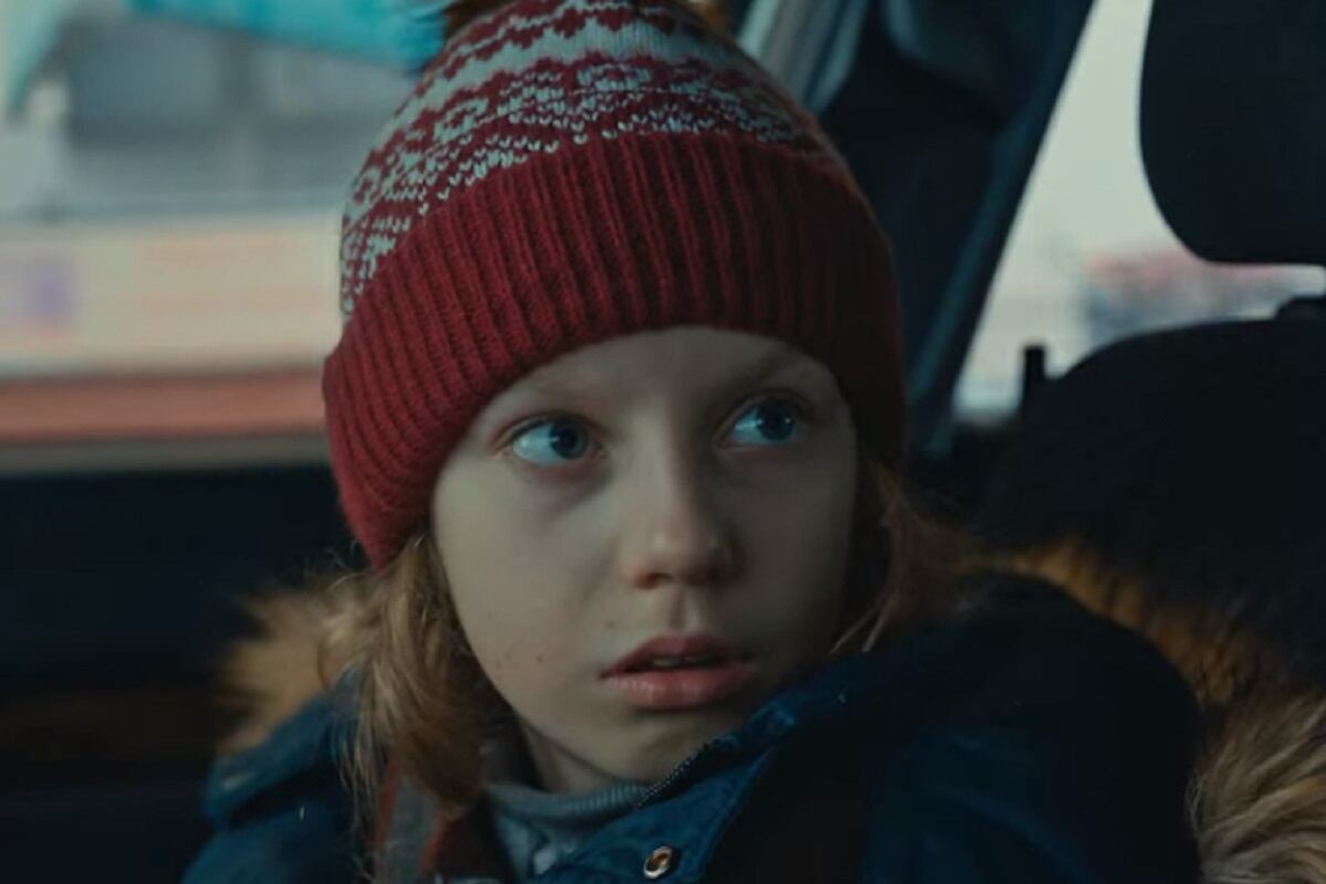 Henryk resolvió el cubo Rubik y encontró ¿las patentes? al final de la película polaca "La herencia del tío" (Foto: Netflix)