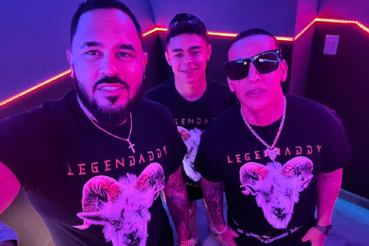 Daddy Yankee junto a Raphy Pina y su hijo previo al arresto del productor musical y representante del "Cangry" (Foto: raphypina / Instagram)