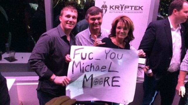 Facebook: Sarah Palin criticada por respuesta a Michael Moore