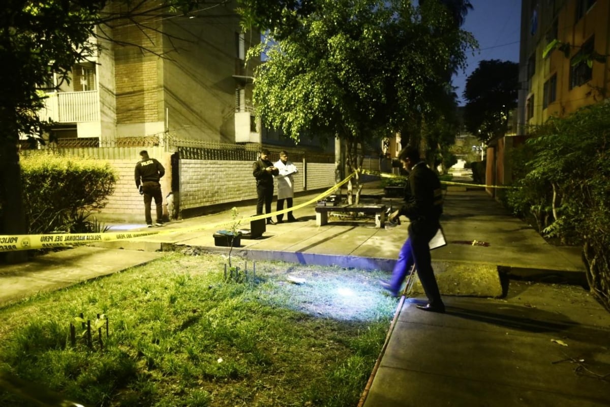 Joven es ejecutado en Mirones mientras esperaba para jugar fútbol. (Foto: GEC)