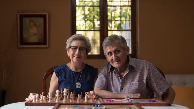 Gloria y Enrique, GLOREN: un amor que nació entre señas y a los 80 años emprendió en pandemia