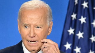 Más legisladores demócratas piden a Biden renunciar a la candidatura tras rueda de prensa