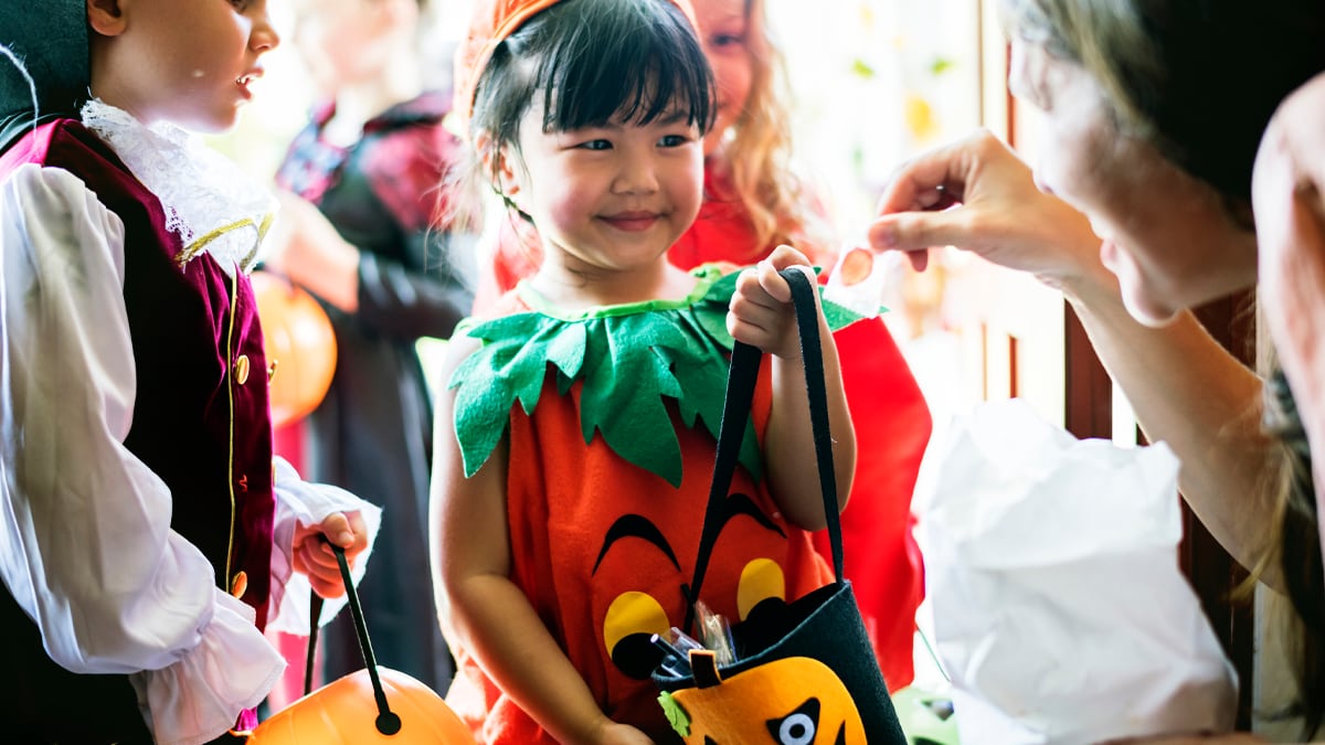 ¿Por qué se regalan dulces a los niños en Halloween? | Foto: Rawpixel