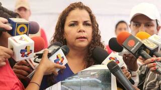 Ministra de Venezuela pide a sus compatriotas cerrar sus cuentas de Facebook