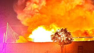 Ate: reportan incendio en depósito de material inflamable