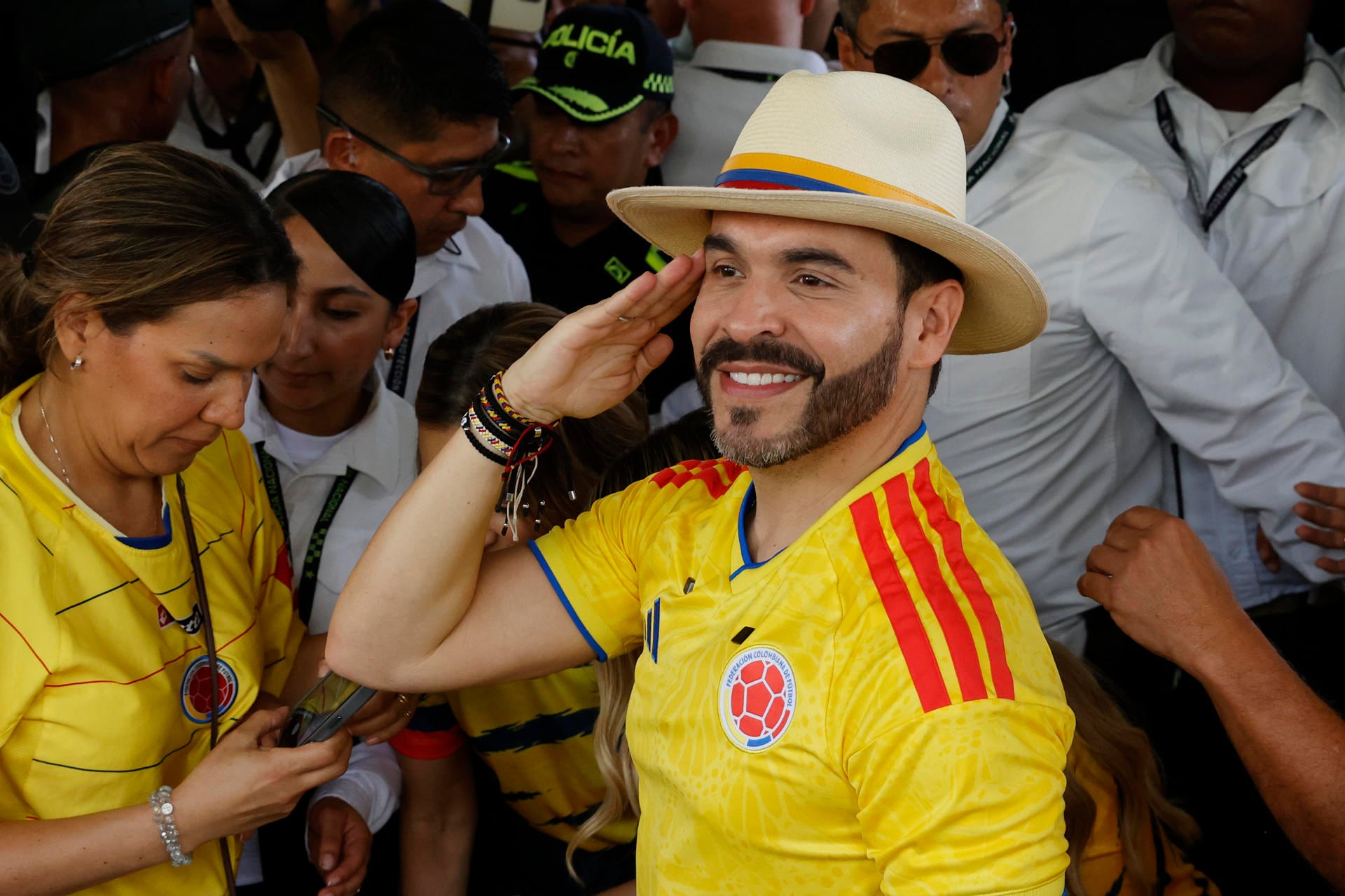 El candidato a la Presidencia de Colombia Abelardo de la Espriella llega a votar en Barranquilla. (EFE/ Mauricio Dueñas Castañeda).