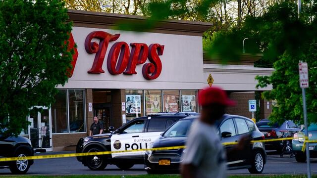 El tirador del supermercado de Buffalo buscó un vecindario negro para perpetrar la masacre