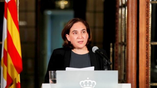 Alcaldesa de Barcelona pide a Cataluña renunciar a declaración de independencia