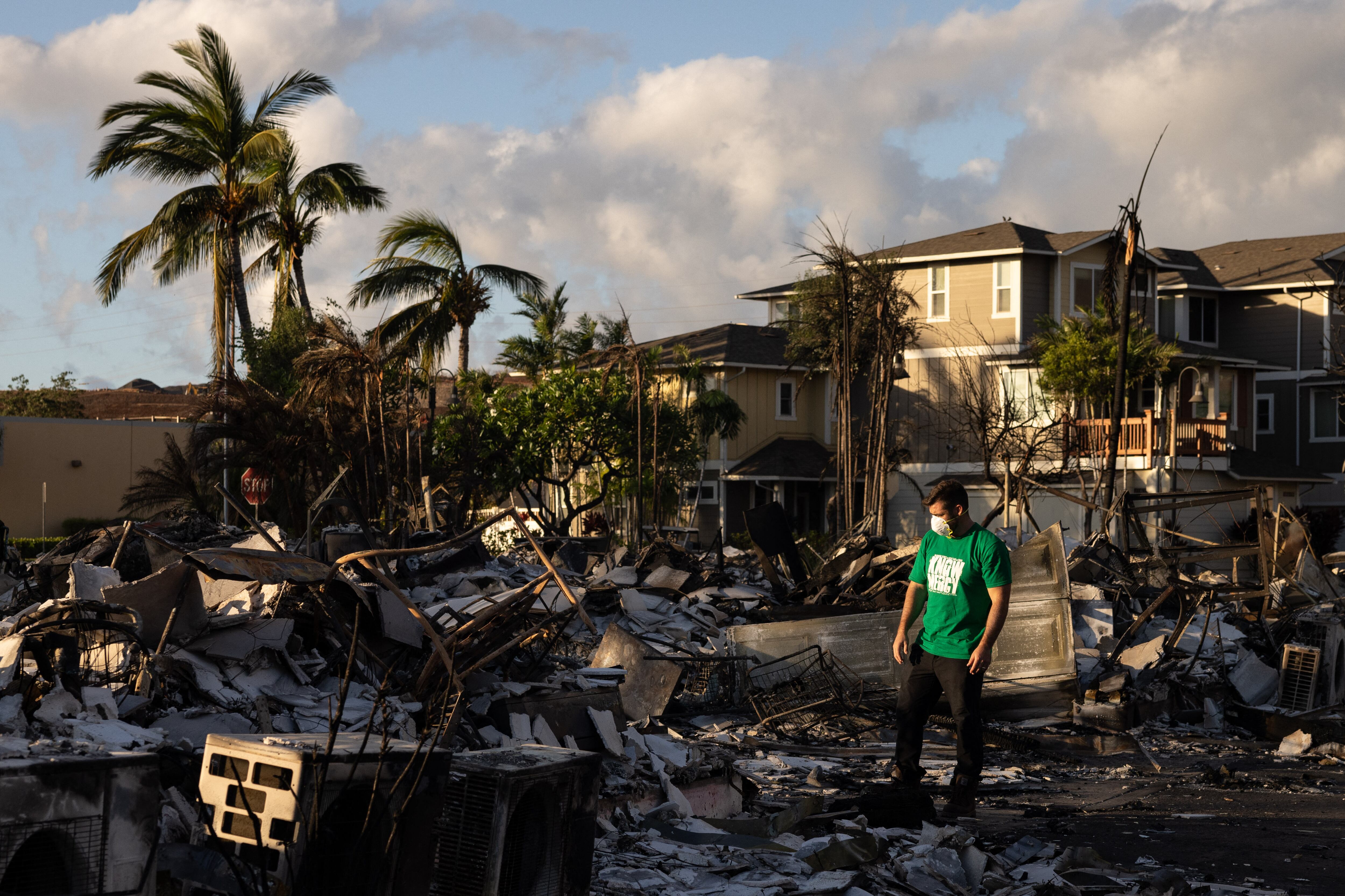 El anuncio y el aumento del número de muertos se produjeron cuando a los residentes de Lahaina se les permitió regresar a la ciudad por primera vez. (Foto de Yuki IWAMURA / AFP)
