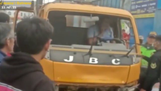 Camión atropella a madre y sus dos hijos en Mala: muere menor de cuatro años | VIDEO