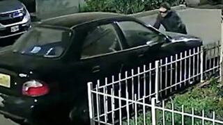 Ate: Sujetos roban auto y se lo llevan a empujones | VIDEO  