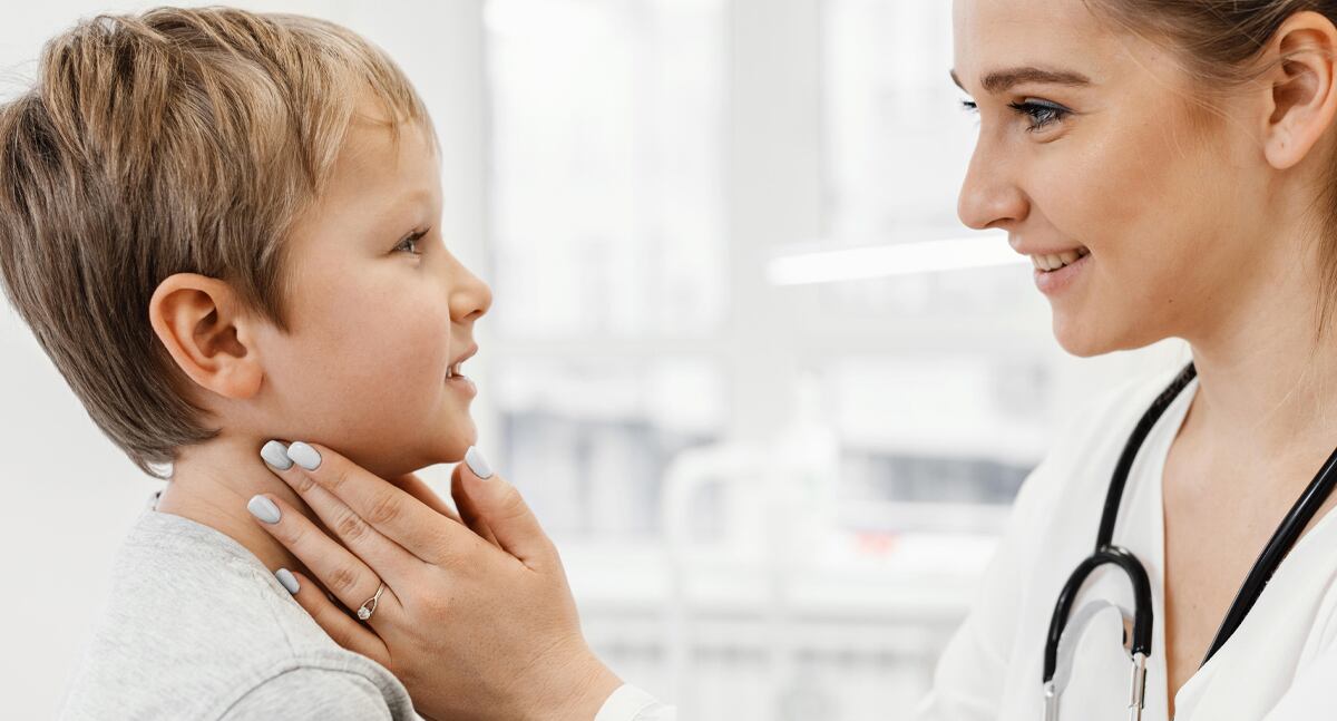 Para descartar una posible enfermedad de tiroides, es importante que se acuda a cita con un endocrinólogo.