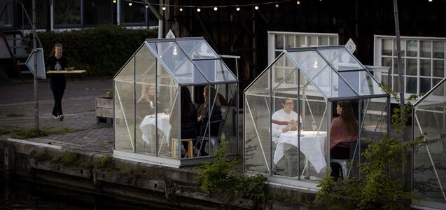 Pequeños invernaderos como comedores individuales, la propuesta de un restaurante de Ámsterdam