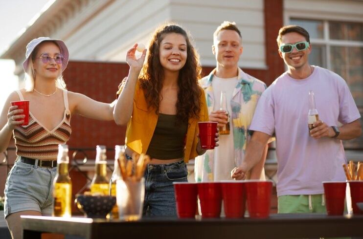 Compartir bebidas con desconocidos puede causar herpes y mononucleosis, entre otras enfermedades. (Foto referencial: Freepik)