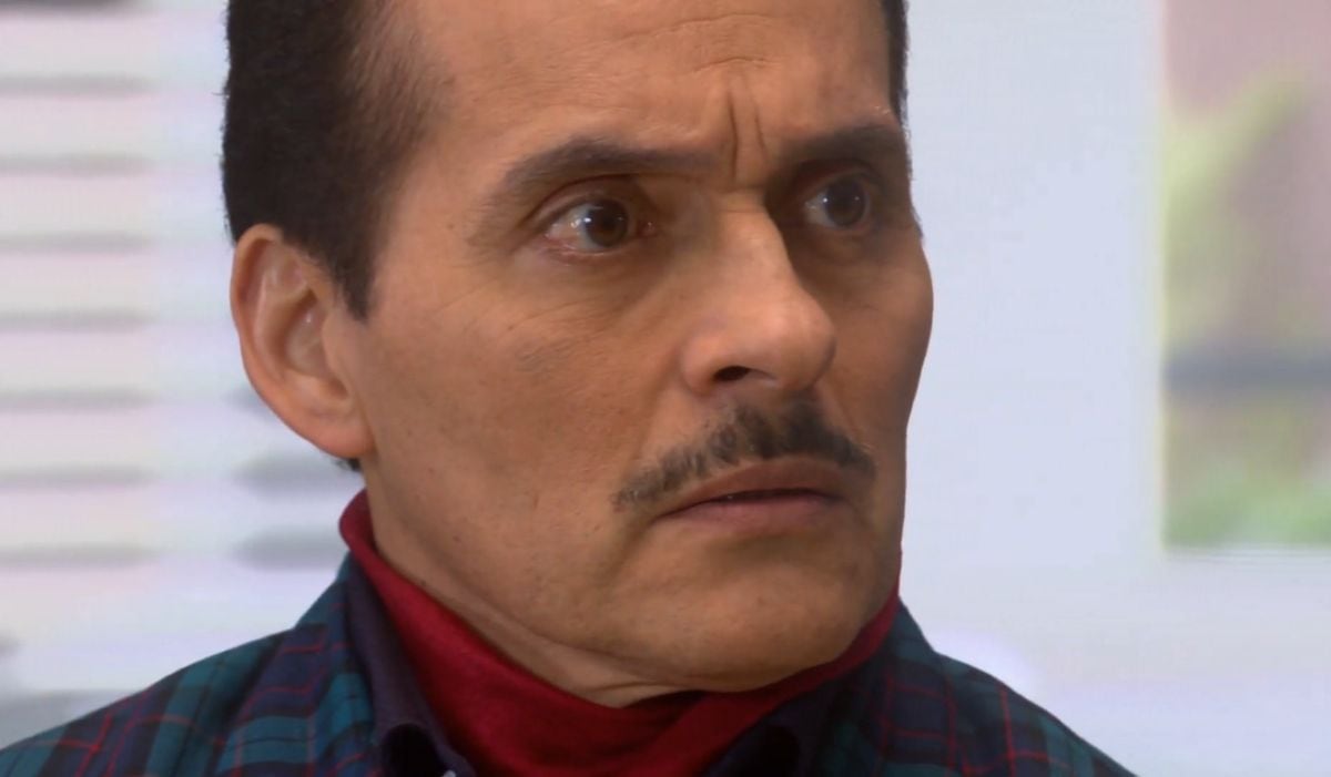 Iván Queirolo dando vida a Pierre Richelieu en "Al fondo hay sitio". Su papel ya se ha ganado la antipatía del público (Foto: América TV)