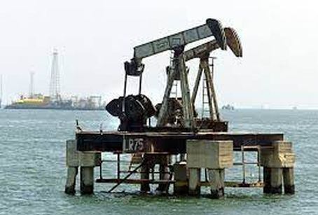 El crudo cayó más de un 6,70 % la semana pasada debido a que los temores entre los inversores de una guerra entre Irán e Israel se disiparon y los inventarios de crudo en Estados Unidos aumentaron por una demanda más débil | Foto: Referencial