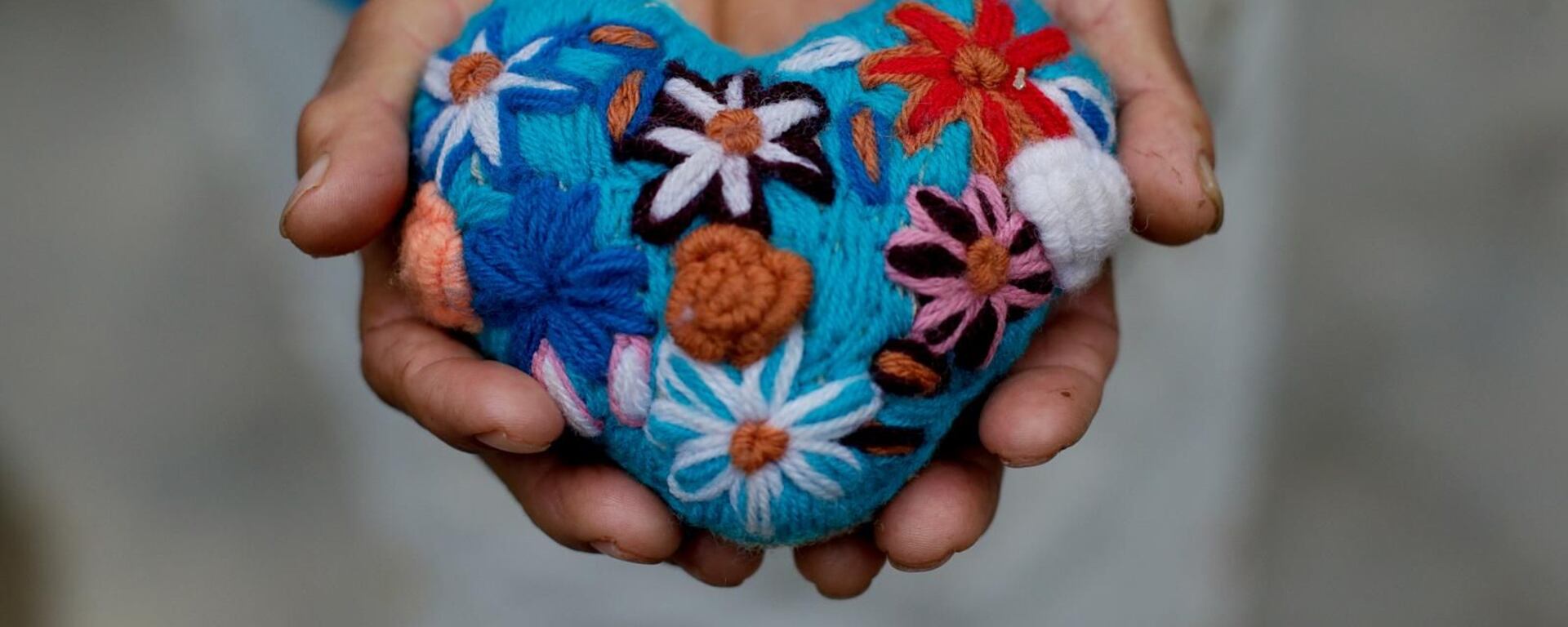 De botellas de plástico a hilo: el reciclaje como instrumento para empoderar a las mujeres