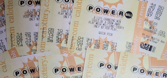 Descubre aquí los locales: dos boletos de Powerball ganadores de $25,628 fueron vendidos en California