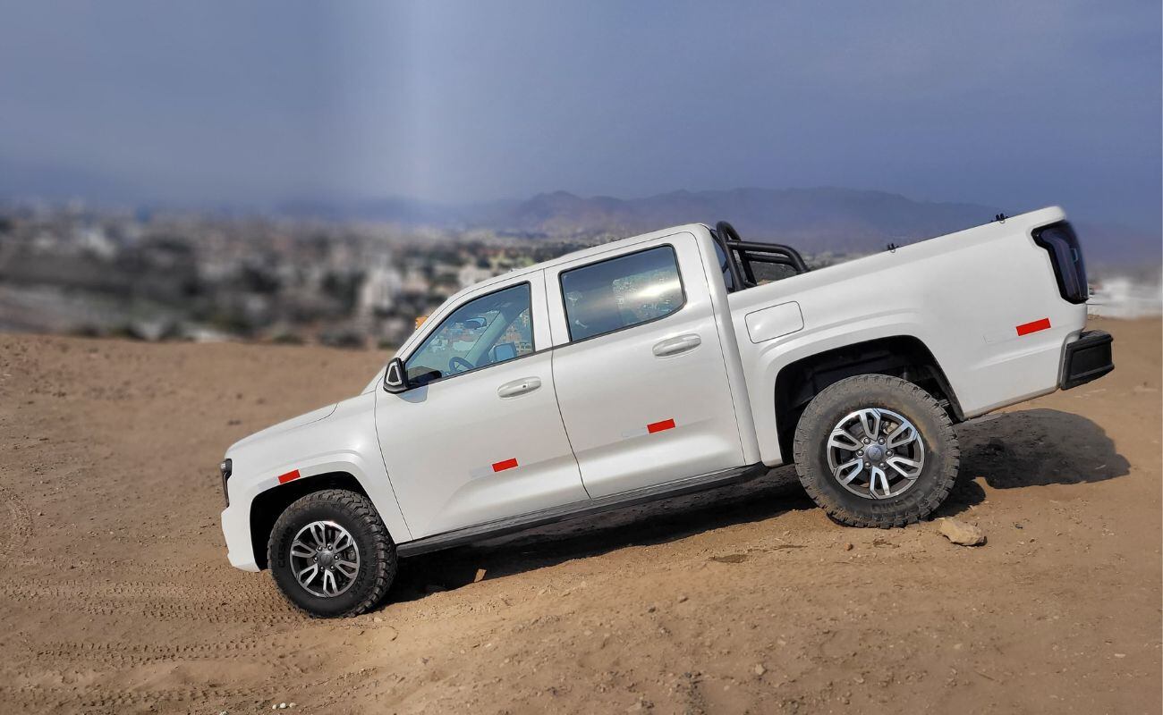 En este caso, observamos al pick-up JMC Grand Avenue descendiendo una pequeña loma. Este vehículo tiene un ángulo de entrada de 30°, los cuales son suficientes para evitar golpear el parachoques con el suelo. (Foto: Fernando Roca Canales)