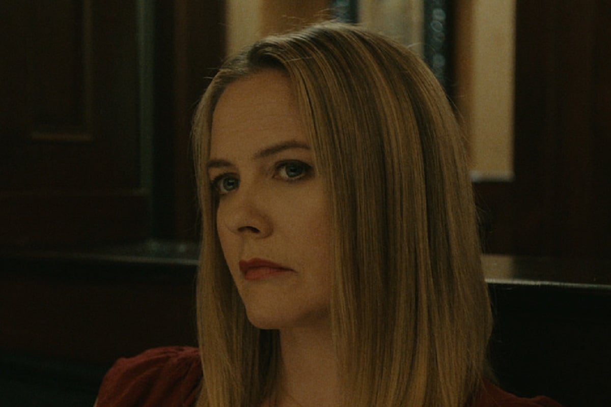 Alicia Silverstone como Judy Nichols en la película "Reptiles" (Foto: Netflix)
