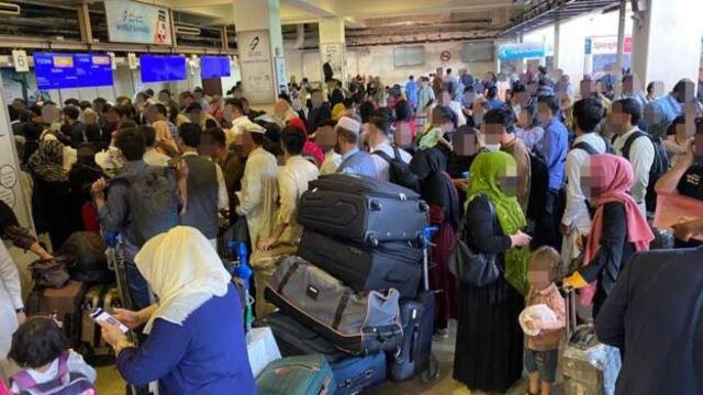 “Tardé 5 horas en llegar al aeropuerto”: el caos y la desesperación en Afganistán el día que el Talibán entró en Kabul 