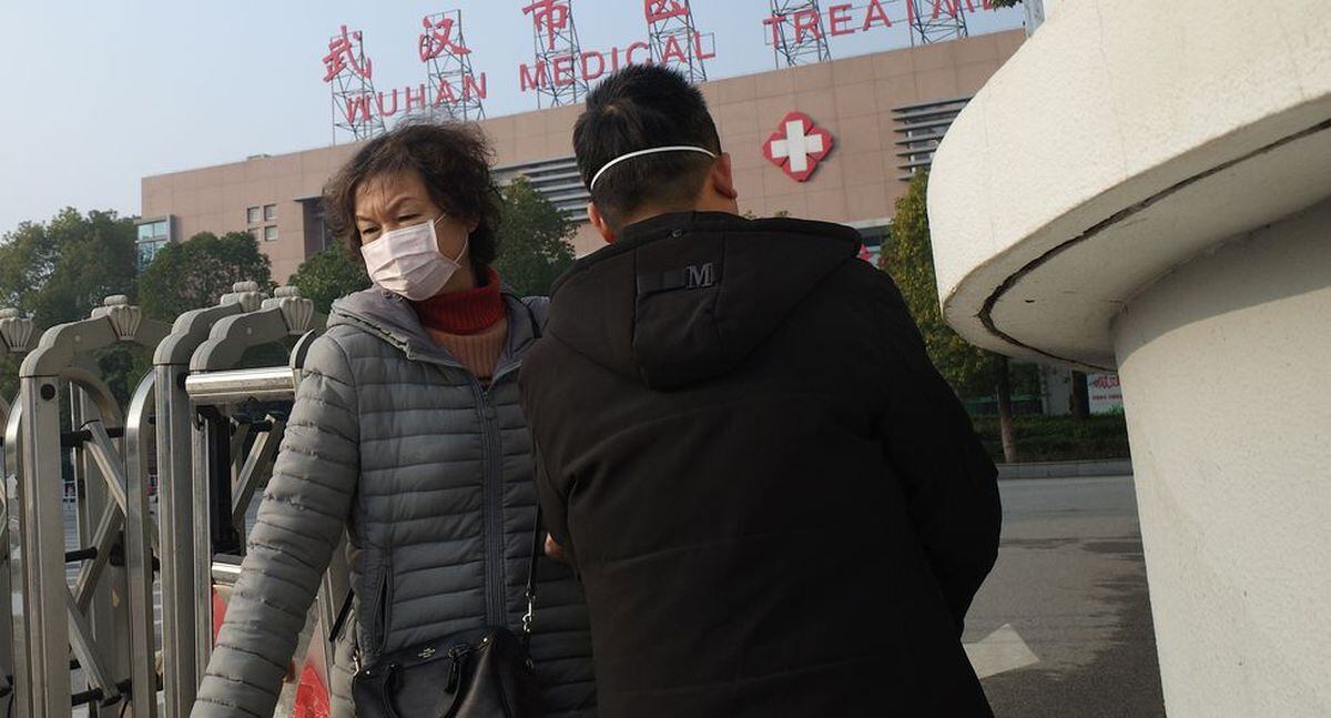 Las autoridades sanitarias de China además monitorean la salud de más de 700 personas que estuvieron en contacto con los pacientes (Foto: AFP)
