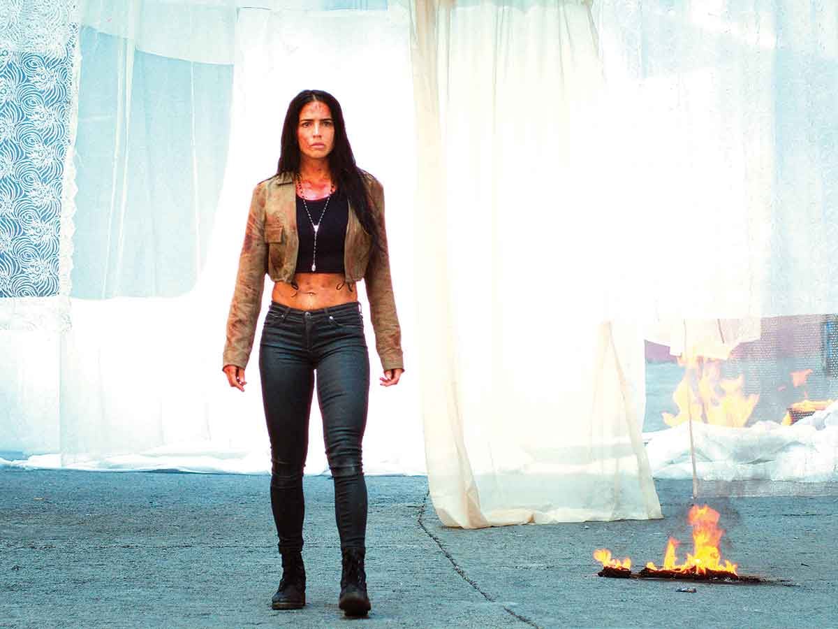 Bárbara de Regil como Rosario en una escena de la temporada 4 de la serie "Rosario Tijeras" (Foto: Netflix)