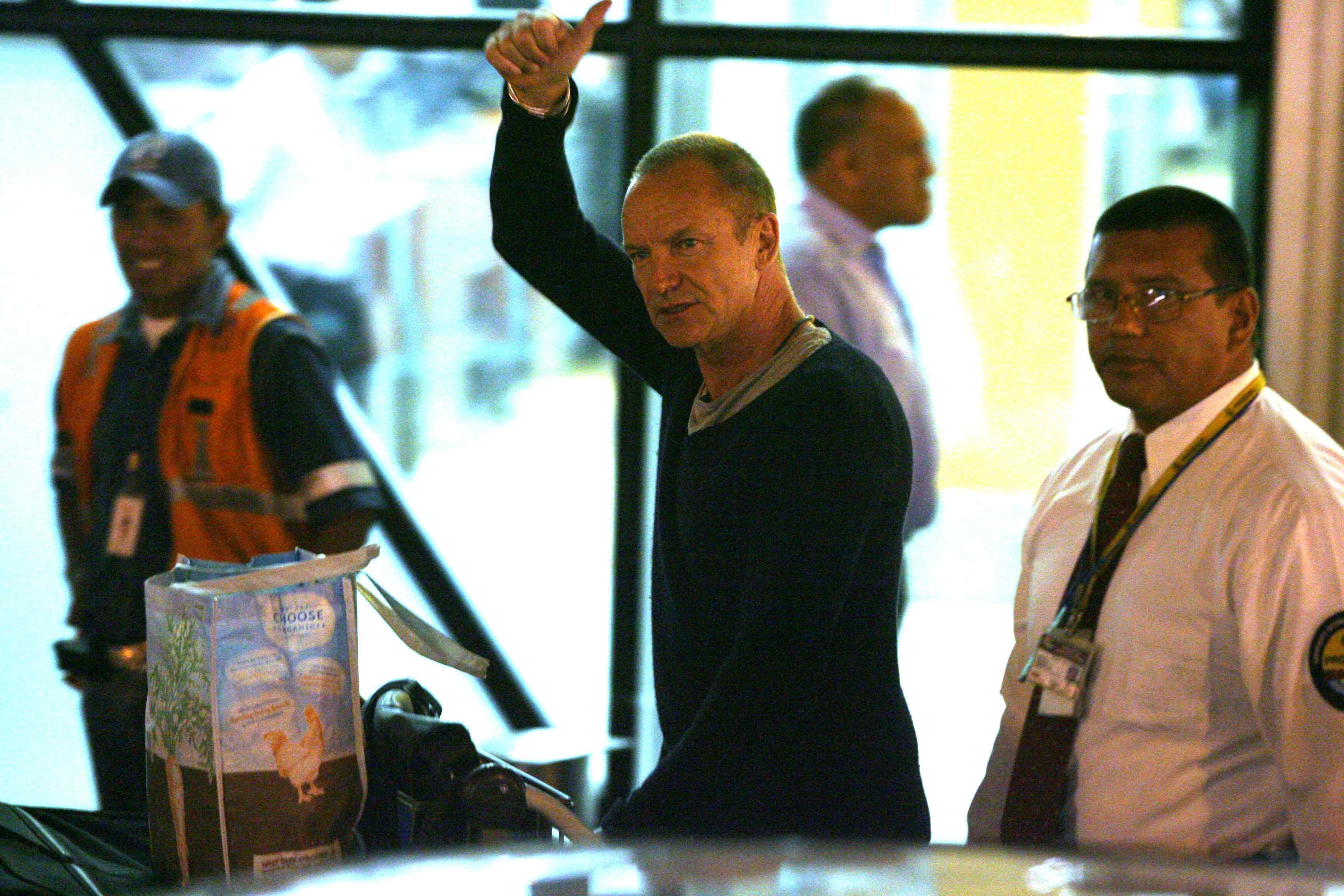 Año 2011: LLEGADA DE CANTANTE STING
AL AEROPUERTO JORGE CHAVEZ PARA DAR CONCIERTO EN EL MONUMENTAL