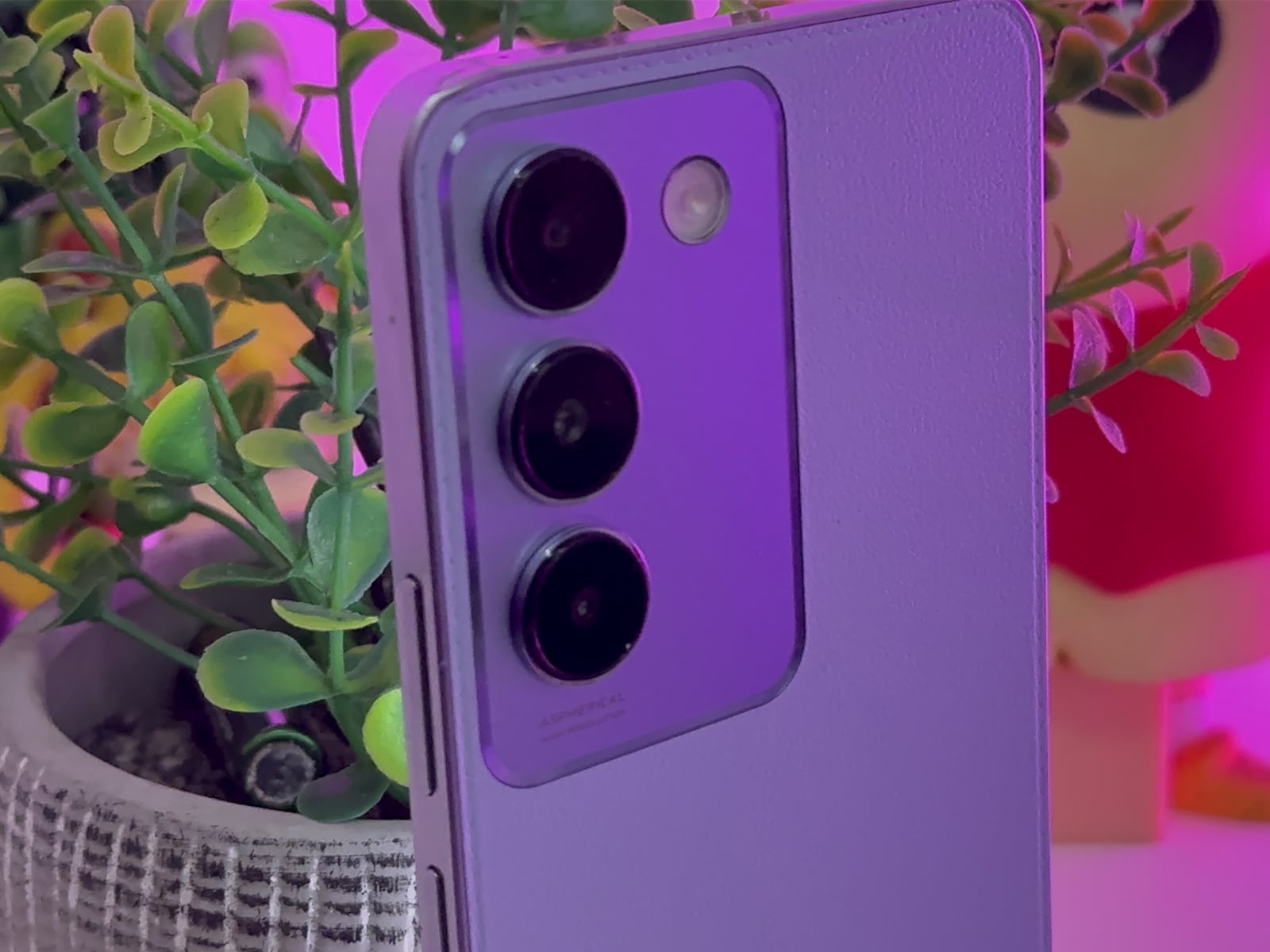 VIVO | El Vivo V30 SE tiene un tamaño de 162.5 x 75.8 x 7.7 mm. (Foto: MAG - Rommel Yupanqui)