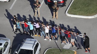 Ex alumno mata a 17 personas en escuela de Florida