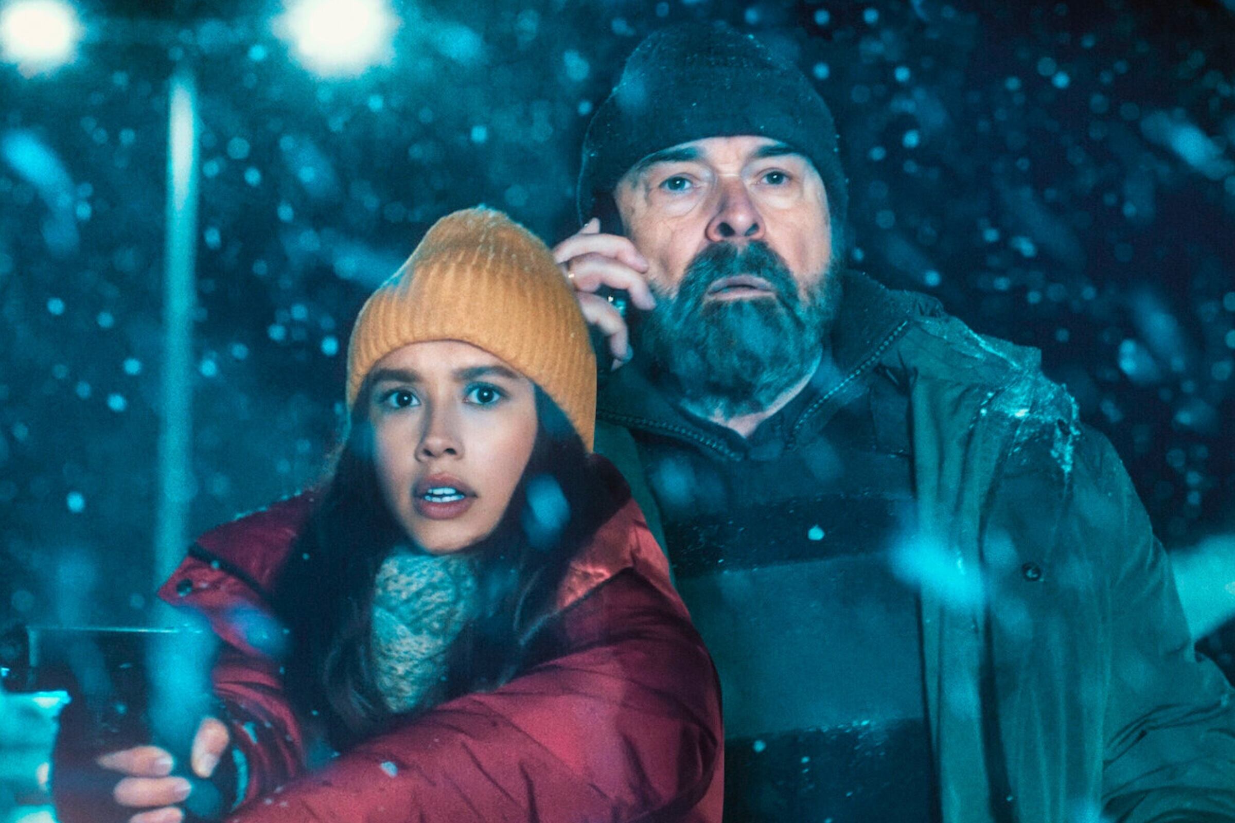 Los actores Antonio Resines y Natalia Azahara en la película "Mikaela" (Foto: Atresmedia Cine)