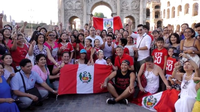 Fiestas Patrias: Peruanos hacen flashmob frente al Coliseo Romano [VIDEO]