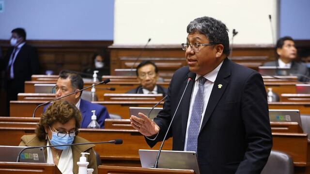 Congresista Flores Ancachi acusó a Jorge Montoya, Roberto Chiabra y José Cueto de recortes de sueldos