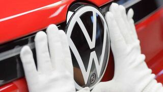 BMW, Mercedes y Audi manejaron los problemas en la cadena de suministros mejor que Volkswagen
