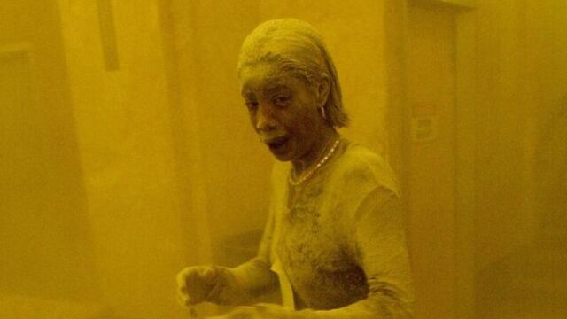 La historia de “dust lady”, la mujer de la foto icónica de los ataques del 11 de septiembre del 2001