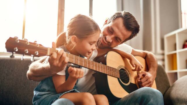 Canciones para escuchar en el Día del Padre 2024: sorprende a papá dedicando los mejores temas