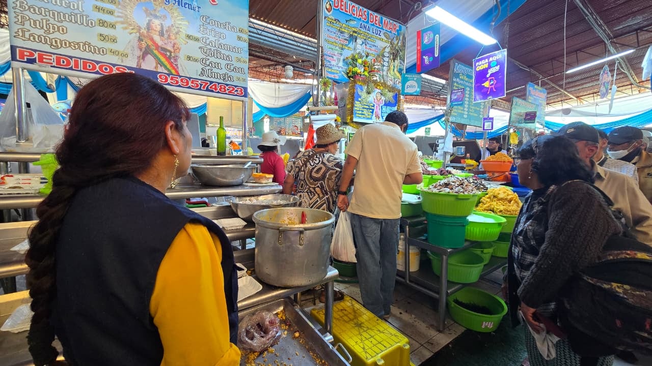 Debido a las malas afloraciones en frutas y verduras por el alza de la temperatura, estos alimentos incrementaron sus precios en los mercados. (Foto: Yunsu Pariapaza/@photo.gec)