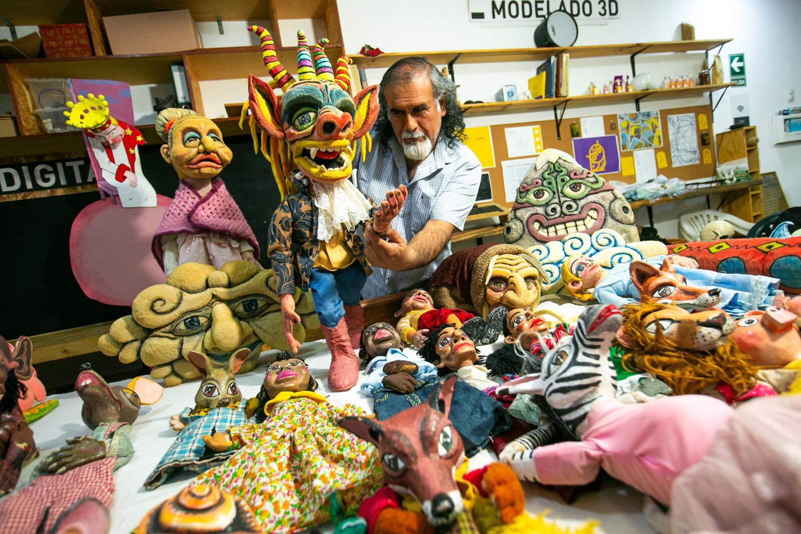 Martín Molina se dedica a este arte desde hace tres décadas.