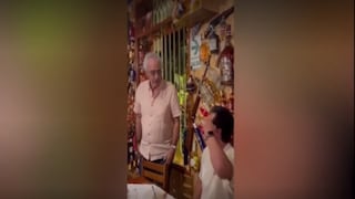 Viral: Jorge Fossati le canta Happy Birthday a hincha de Universitario y habló “sobre la 28″ del elenco crema