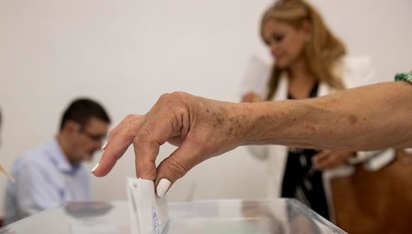 ¿Cómo votar en las Elecciones Generales de España 2023? | En esta nota te contaremos acerca de algunas cosas que debes tener en cuenta para las Elecciones Generales de España. (EFE/ Orlando Barría).