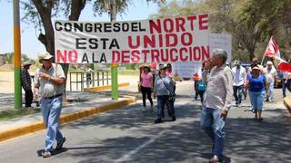 Propietarios de casas de playas de Piura marchan contra la SBN