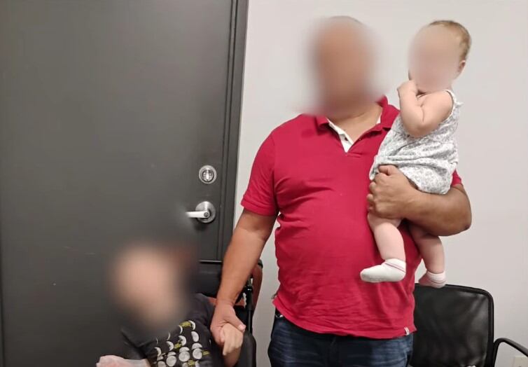 Su esposo, quien fue deportado, asumía los gastos de lo que necesitaban sus hijos con discapacidad. (Crédito: Univision Orlando / YouTube)
