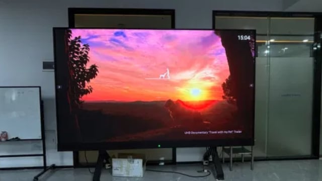 Así es el televisor gigante de China que puede doblarse en cinco partes