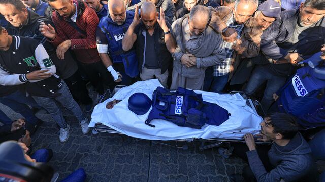 Funeral en Gaza por el periodista de Al Jazeera muerto en bombardeo israelí