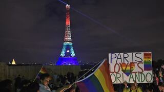 Torre Eiffel luce colores del arcoíris por masacre en Orlando